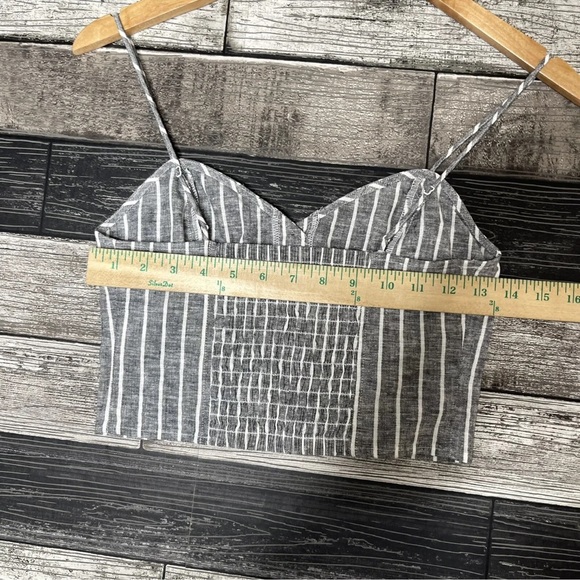 Express Womens Cropped Tank Top Size XS Linen Striped Gray Button Front NEW Top - Picture 8 of 9